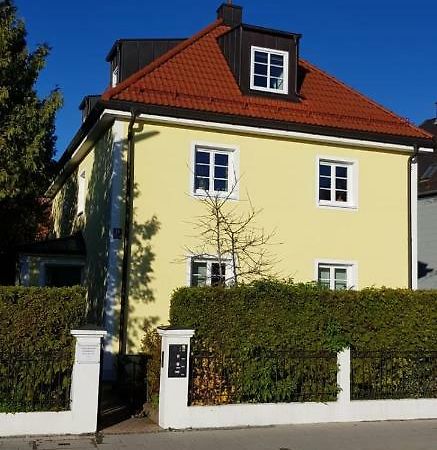 Helle Und Ruhige Dachgeschosswohnung München Ngoại thất bức ảnh