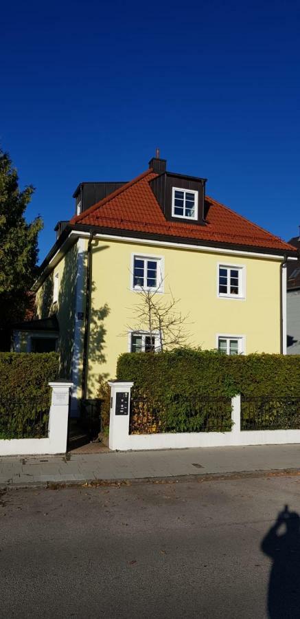 Helle Und Ruhige Dachgeschosswohnung München Ngoại thất bức ảnh